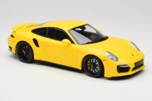 Porsche 911 991 Turbo S Amarelo Com Jantes Pretas Minichamps 1:18 110062321 Metal - imagem 6 de 8