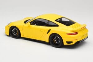 Porsche 911 991 Turbo S Amarelo Com Jantes Pretas Minichamps 1:18 110062321 Metal - imagem 7 de 8