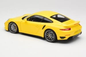 Porsche 911 991 Turbo S Amarelo Com Jantes Prateadas Minichamps 1:18 110062322 Metal - imagem 5 de 8
