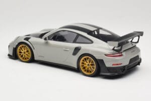 Porsche 911 991.2 GT2 RS Chalk Weissach Package Jantes Douradas Minichamps 1:18 155068304 Metal - imagem 5 de 6