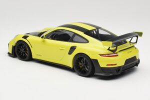Porsche 911 GT2 RS 991.2 Weissach Package Verde Jantes Pretas Minichamps 1:18 155068300-1 Metal - imagem 5 de 6