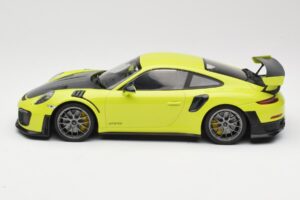 Porsche 911 991.2 GT2 RS Verde Lima com Jantes Prateadas Minichamps 1:18 155068309 Metal - imagem 3 de 6