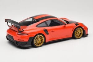 Porsche 911 991.2 GT2 RS Laranja Weissach Package Jantes Douradas Minichamps 1:18 155068305 Metal - imagem 2 de 6