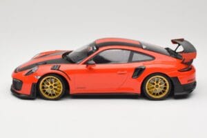 Porsche 911 991.2 GT2 RS Laranja Weissach Package Jantes Douradas Minichamps 1:18 155068305 Metal - imagem 3 de 6