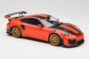 Porsche 911 991.2 GT2 RS Laranja Weissach Package Jantes Douradas Minichamps 1:18 155068305 Metal - imagem 4 de 6