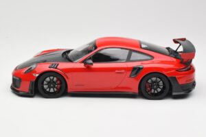 Porsche 911 GT2 RS 991.2 Vermelho Jantes Pretas Minichamps 1:18 155068307 Metal - imagem 3 de 6