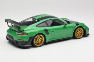Porsche 911 991.2 GT2 RS Weissach Package British Racing Verde & Rodas Douradas Minichamps 1:18 153068318 Metal - imagem 2 de 6