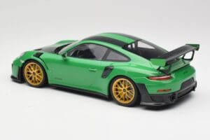 Porsche 911 991.2 GT2 RS Weissach Package British Racing Verde & Rodas Douradas Minichamps 1:18 153068318 Metal - imagem 5 de 6