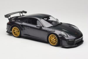 Porsche 911 991.2 GT2 RS Weissach Package Purple Metallic Com Rodas de Magnésio Douradas Minichamps 1:18 153068322 Metal - imagem 4 de 6