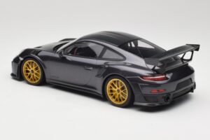 Porsche 911 991.2 GT2 RS Weissach Package Purple Metallic Com Rodas de Magnésio Douradas Minichamps 1:18 153068322 Metal - imagem 5 de 6