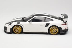 Porsche 911 991.2 GT2 RS Weissach Package Branco Com Jantes Douradas Minichamps 1:18 153068308 Metal - imagem 3 de 6