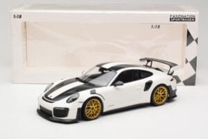 Porsche 911 991.2 GT2 RS Weissach Package Branco Com Jantes Douradas Minichamps 1:18 153068308 Metal - imagem 6 de 6