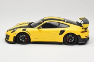 Porsche 911 991.2 GT2 RS Weissach Package Amarelo com Jantes Pretas Minichamps 1:18 155068311 Metal - imagem 3 de 6