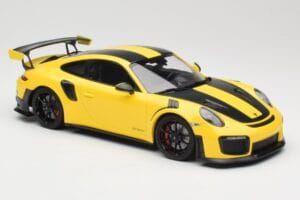 Porsche 911 991.2 GT2 RS Weissach Package Amarelo com Jantes Pretas Minichamps 1:18 155068311 Metal - imagem 4 de 6