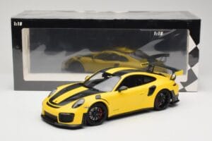 Porsche 911 991.2 GT2 RS Weissach Package Amarelo com Jantes Pretas Minichamps 1:18 155068311 Metal - imagem 6 de 6