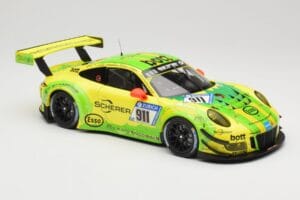 Porsche 911 991.2 GT3 R #911 Manthey Racing R. Dumas / F. Makowiecki 24 Hours of Nurburgring 2017 Minichamps 1:18 155176911 M - imagem 4 de 6