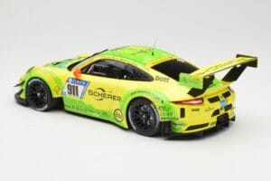 Porsche 911 991.2 GT3 R #911 Manthey Racing R. Dumas / F. Makowiecki 24 Hours of Nurburgring 2017 Minichamps 1:18 155176911 M - imagem 5 de 6