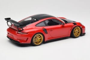 Porsche 911 991.2 GT3 RS Weissach Package Guards Red Jantes Magnesio Douradas Minichamps 1:18 153068236 Metal - imagem 2 de 6