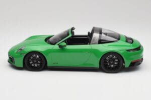 Porsche 911 991.2 Targa 4 GTS British Racing Verde Minichamps 1:18 155061065 Metal - imagem 3 de 6