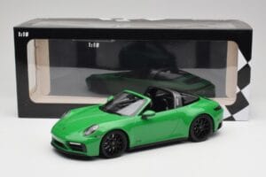 Porsche 911 991.2 Targa 4 GTS British Racing Verde Minichamps 1:18 155061065 Metal - imagem 6 de 6