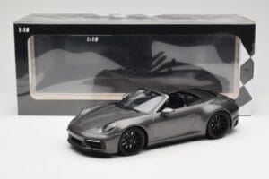 Porsche 911 992 Carrera 4 GTS Cabriolet Grey Metallic Minichamps 1:18 155063031 Metal - imagem 6 de 6