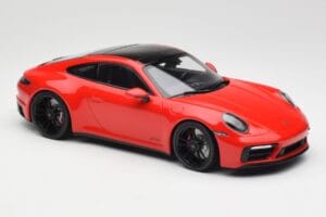 Porsche 911 992 Carrera 4 GTS Vermelho Minichamps 1:18 155063100 Metal - imagem 4 de 6