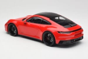 Porsche 911 992 Carrera 4 GTS Vermelho Minichamps 1:18 155063100 Metal - imagem 5 de 6