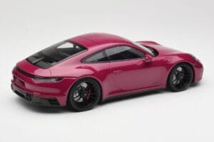 Porsche 911 992 Carrera 4 GTS Rubystar Minichamps 1:18 155063102 Metal - imagem 2 de 6