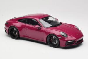 Porsche 911 992 Carrera 4 GTS Rubystar Minichamps 1:18 155063102 Metal - imagem 4 de 6