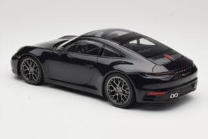 Porsche 911 992 Carrera 4S Blue Metallic Minichamps 1:18 155067321 Metal - imagem 3 de 6