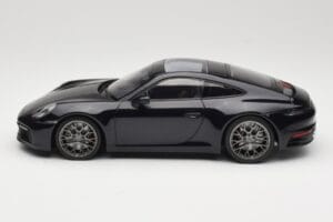 Porsche 911 992 Carrera 4S Blue Metallic Minichamps 1:18 155067321 Metal - imagem 5 de 6