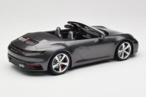 Porsche 911 992 Carrera 4S Cabriolet Agate Grey Metallic Minichamps 1:18 155067336 Metal - imagem 2 de 6