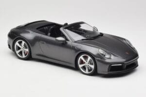 Porsche 911 992 Carrera 4S Cabriolet Agate Grey Metallic Minichamps 1:18 155067336 Metal - imagem 4 de 6