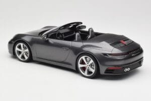 Porsche 911 992 Carrera 4S Cabriolet Agate Grey Metallic Minichamps 1:18 155067336 Metal - imagem 5 de 6