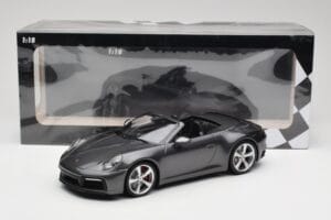 Porsche 911 992 Carrera 4S Cabriolet Agate Grey Metallic Minichamps 1:18 155067336 Metal - imagem 6 de 6