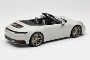 Porsche 911 992 Carrera 4S Cabriolet Cinzento Minichamps 1:18 155067335 Metal - imagem 2 de 6