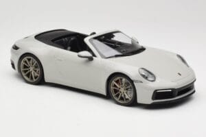 Porsche 911 992 Carrera 4S Cabriolet Cinzento Minichamps 1:18 155067335 Metal - imagem 4 de 6