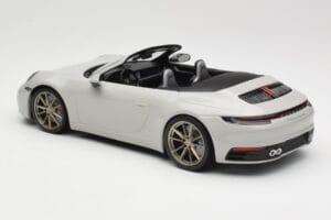 Porsche 911 992 Carrera 4S Cabriolet Cinzento Minichamps 1:18 155067335 Metal - imagem 5 de 6