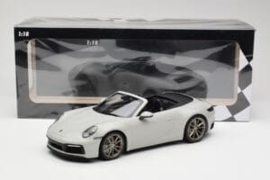 Porsche 911 992 Carrera 4S Cabriolet Cinzento Minichamps 1:18 155067335 Metal - imagem 6 de 6