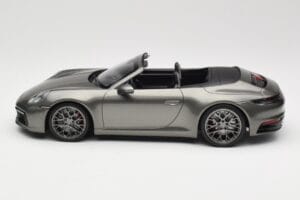 Porsche 911 992 Carrera 4S Cabriolet Mamba Green Metallic Minichamps 1:18 155067337 Metal - imagem 3 de 6