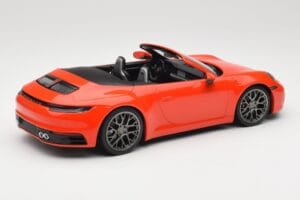 Porsche 911 992 Carrera 4S Cabriolet Laranja Minichamps 1:18 155067334 Metal - imagem 2 de 6
