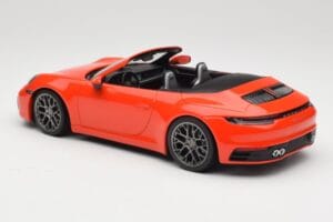 Porsche 911 992 Carrera 4S Cabriolet Laranja Minichamps 1:18 155067334 Metal - imagem 5 de 6