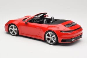 Porsche 911 992 Carrera 4S Cabriolet Vermelho Minichamps 1:18 155067331 Metal - imagem 5 de 6