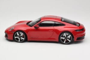 Porsche 911 992 Carrera 4S Carmine Red Minichamps 1:18 155067326 Metal - imagem 3 de 6