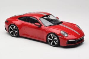 Porsche 911 992 Carrera 4S Carmine Red Minichamps 1:18 155067326 Metal - imagem 4 de 6