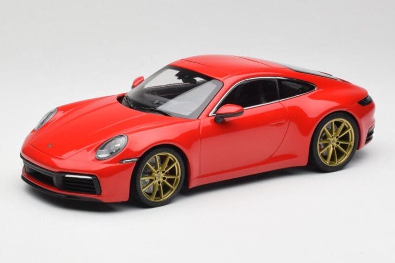 Porsche 911 992 Carrera 4S Guards Vermelho & Rodas Douradas Minichamps 1:18 153067328 Metal