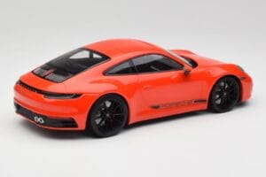 Porsche 911 992 Carrera 4S Lava Laranja Minichamps 1:18 155067327 Metal - imagem 2 de 6