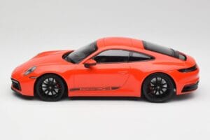 Porsche 911 992 Carrera 4S Lava Laranja Minichamps 1:18 155067327 Metal - imagem 3 de 6