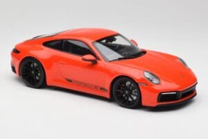 Porsche 911 992 Carrera 4S Lava Laranja Minichamps 1:18 155067327 Metal - imagem 4 de 6
