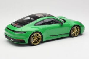 Porsche 911 992 Carrera 4S Python Green Minichamps 1:18 155067325 Metal - imagem 2 de 6